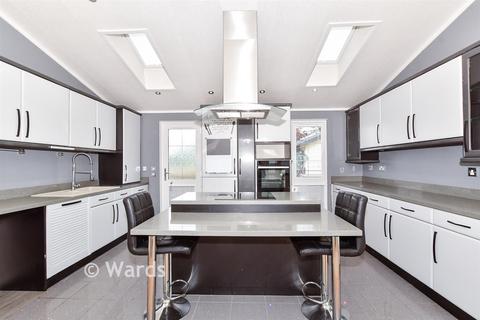 2 bedroom park home for sale, Castle Drive, Harrietsham, Maidstone, Kent