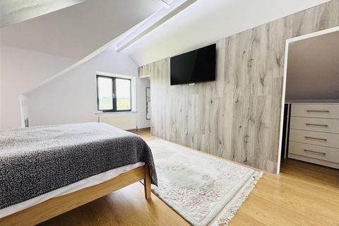 4 bedroom detached house for sale, Barnsley Road, Flockton, Wakefield, WF4 4DW