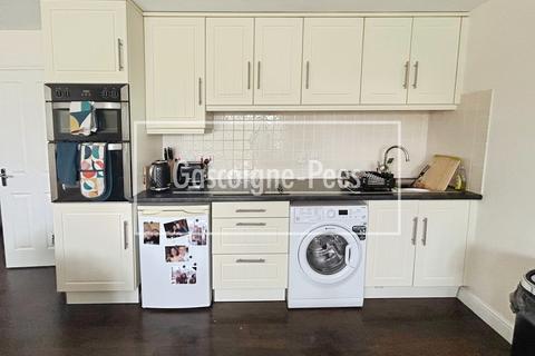 2 bedroom semi-detached bungalow to rent, Park Farm The Green, Godalming, GU8