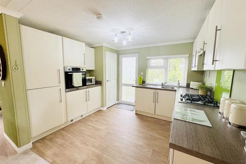 2 bedroom detached bungalow for sale, Bank End Lane, Clayton West, Huddersfield, HD8 9ZA