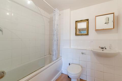 1 bedroom flat to rent, Wallace Court, Balham, London, SW17