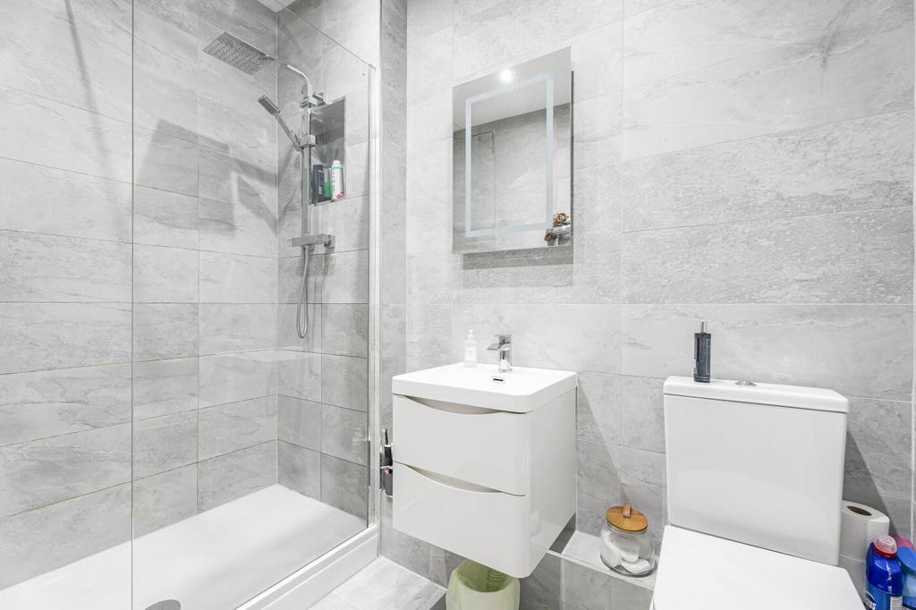 Family shower room