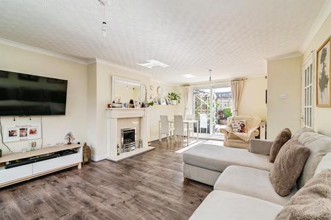 3 bedroom terraced house for sale, St. Michaels Avenue, Nottingham