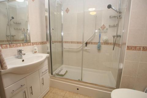 1 bedroom apartment for sale, Imperial Court, Marine Parade West, Clacton-on-Sea