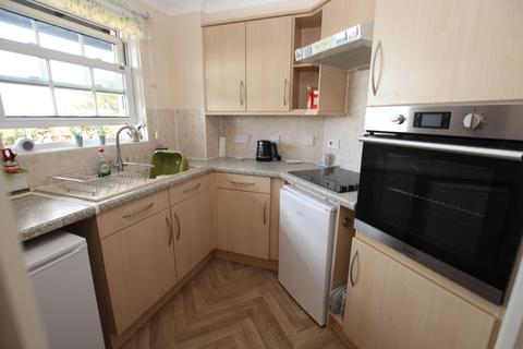 1 bedroom apartment for sale, Imperial Court, Marine Parade West, Clacton-on-Sea