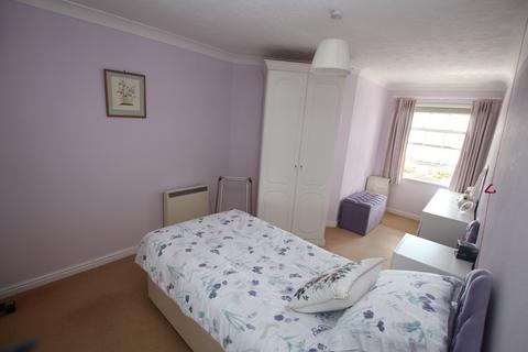 1 bedroom apartment for sale, Imperial Court, Marine Parade West, Clacton-on-Sea