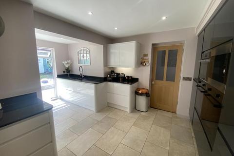 3 bedroom detached house for sale, Barrow Drive, Taunton