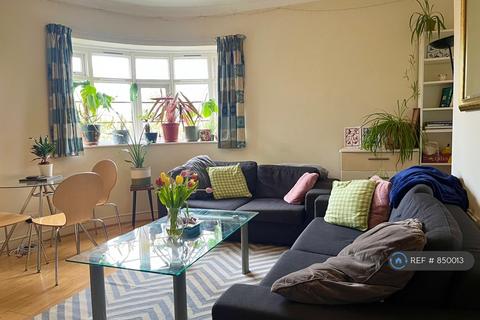 4 bedroom flat to rent, Poynders Gardens, London, SW4
