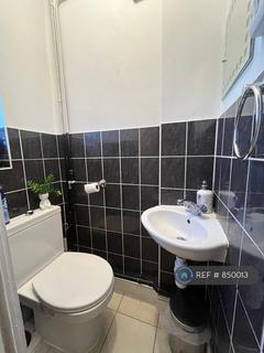 4 bedroom flat to rent, Poynders Gardens, London, SW4