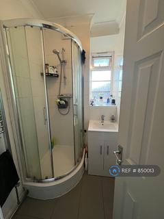 4 bedroom flat to rent, Poynders Gardens, London, SW4