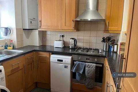 4 bedroom flat to rent, Poynders Gardens, London, SW4