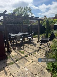 1 bedroom in a flat share to rent, Abbotts Road, Aylesbury, HP20