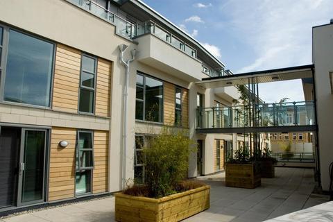 Studio to rent, Corporation Street, Taunton, TA1