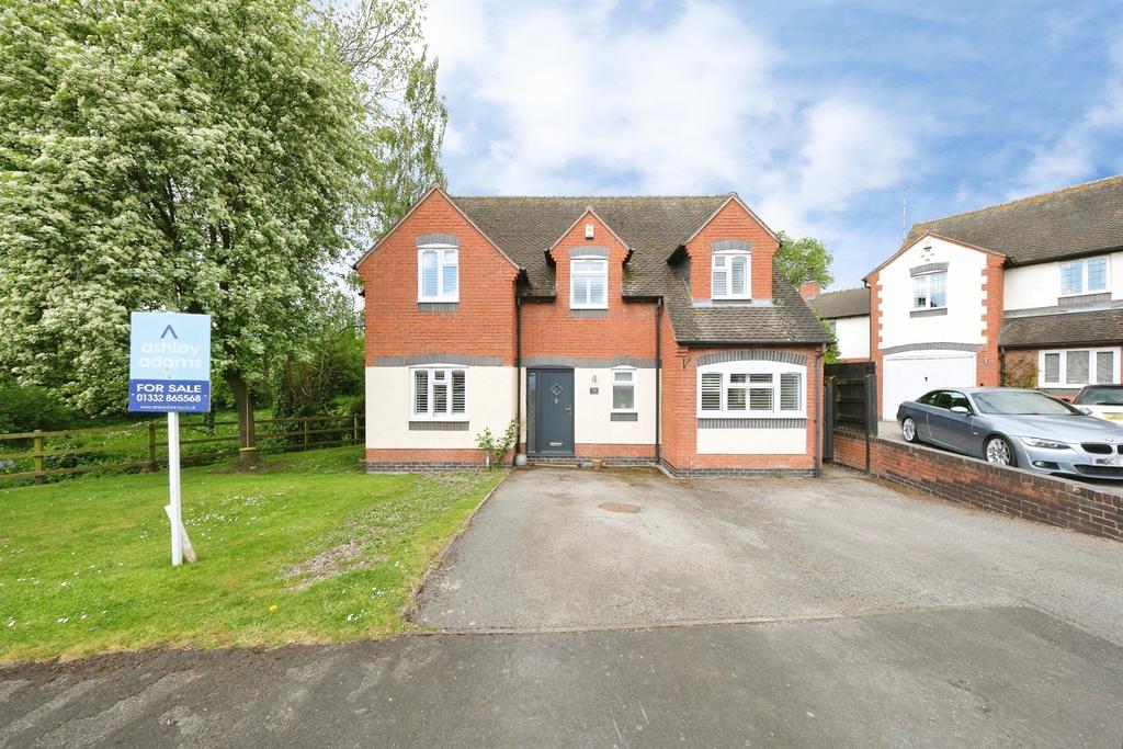 4 bedroom detached house for sale
