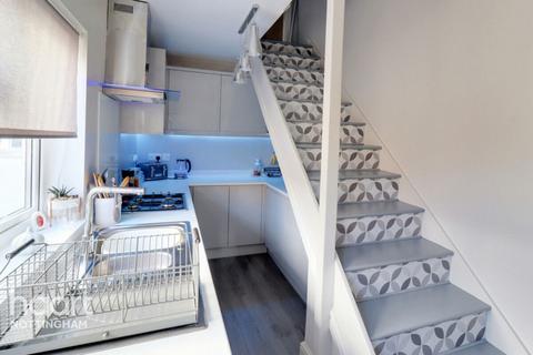 3 bedroom apartment for sale, Station Road, Carlton