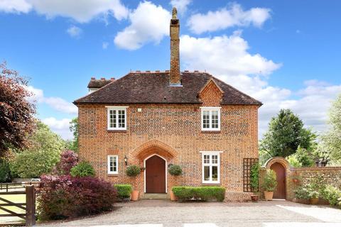 5 bedroom house for sale, Manor Gardens, Wooburn Green, Buckinghamshire, HP10