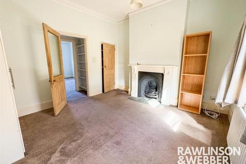 3 bedroom apartment for sale, Walton Road, East Molesey KT8