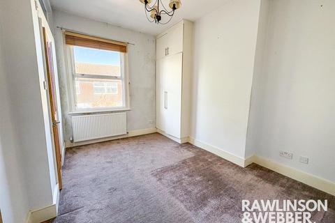3 bedroom apartment for sale, Walton Road, East Molesey KT8