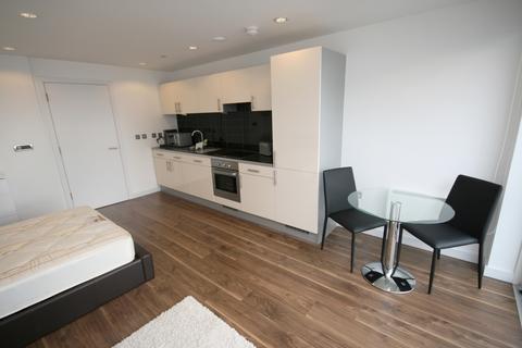 Studio to rent, Number One, Salford Quays M50