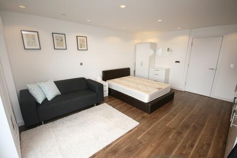 Studio to rent, Number One, Salford Quays M50