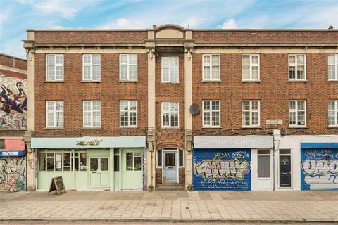 2 bedroom flat for sale, Bolton Crescent, London SE5