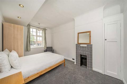 2 bedroom flat for sale, Bolton Crescent, London SE5