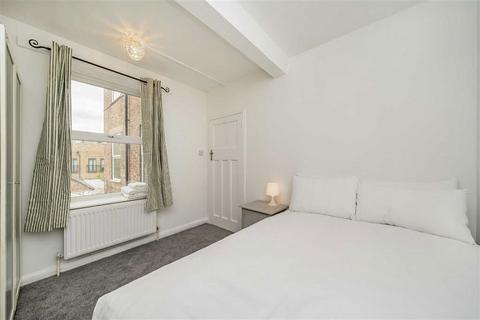 2 bedroom flat for sale, Bolton Crescent, London SE5