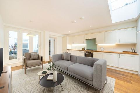 2 bedroom flat for sale, Kingston Road, London SW19