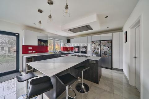 6 bedroom semi-detached house to rent, Pinner Park Avenue, Harrow