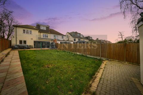 6 bedroom semi-detached house to rent, Pinner Park Avenue, Harrow