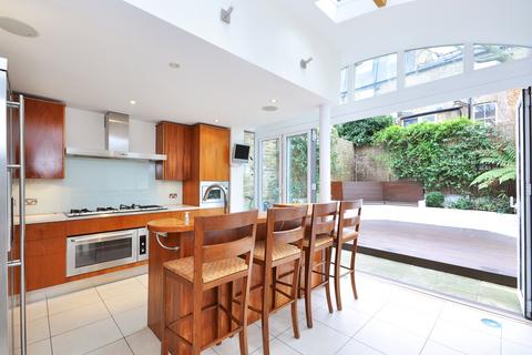 4 bedroom terraced house to rent, Gowrie Road London SW11