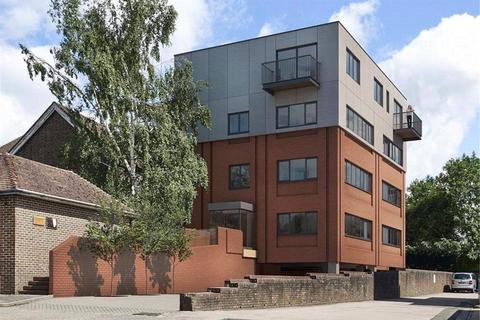 1 bedroom flat to rent, London Road, East Grinstead, West Sussex, RH19