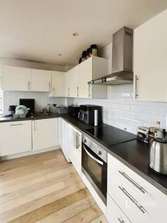 1 bedroom flat to rent, London Road, East Grinstead, West Sussex, RH19
