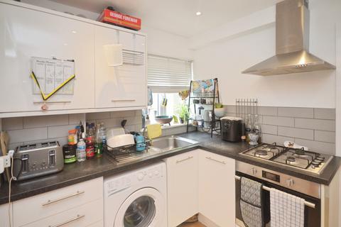 2 bedroom flat to rent, Hainthorpe Rd, West Norwood, London, SE27