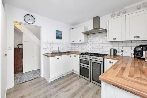 4 bedroom semi-detached house for sale - View 2