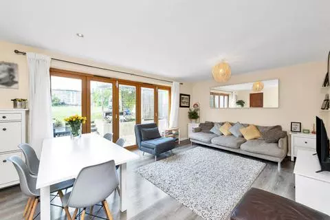 4 bedroom semi-detached house for sale - View 3