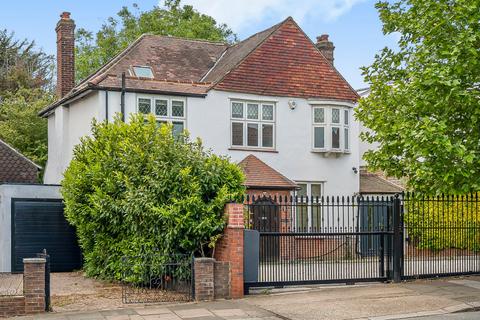 4 bedroom detached house to rent, Winn Road, London