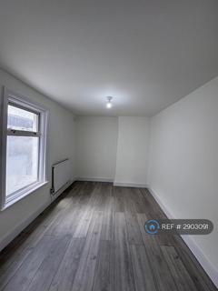 3 bedroom terraced house to rent, Stamford Road, London, E6