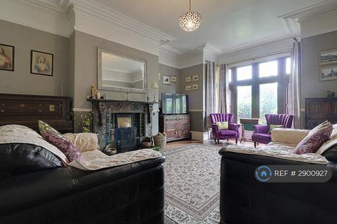6 bedroom semi-detached house to rent, Whitcliffe Road, Cleckheaton, BD19
