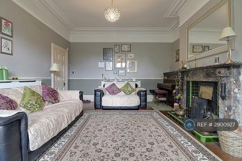6 bedroom semi-detached house to rent, Whitcliffe Road, Cleckheaton, BD19