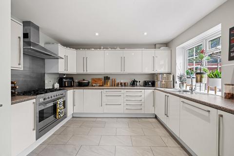 3 bedroom townhouse for sale, Avondale Road, Bromley