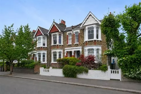 5 bedroom end of terrace house for sale,