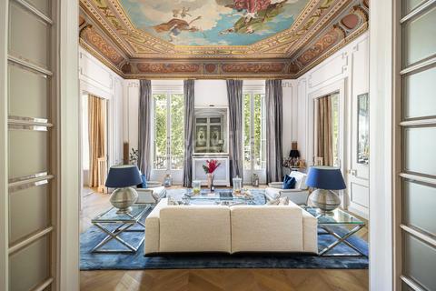6 bedroom apartment, Flat For Sale In Eixample, Eixample, Barcelona