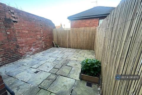 3 bedroom terraced house to rent, Pickmere Road, Sheffield, S10