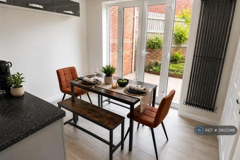 3 bedroom semi-detached house to rent, Hacking Street, Salford, M7