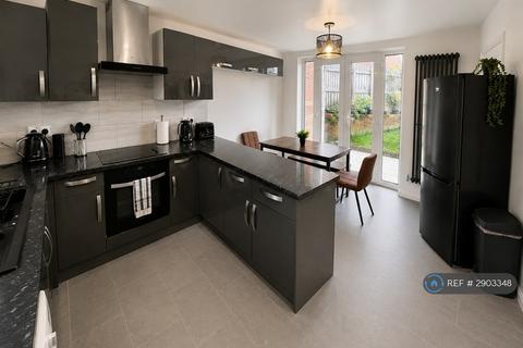 3 bedroom semi-detached house to rent, Hacking Street, Salford, M7