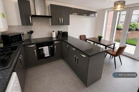 3 bedroom semi-detached house to rent, Hacking Street, Salford, M7