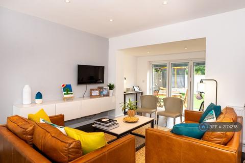 5 bedroom end of terrace house to rent, Chartfield Square, London, SW15