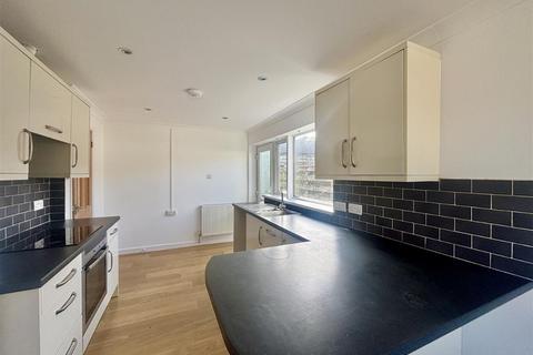 3 bedroom bungalow to rent, Roselidden Parc, Helston
