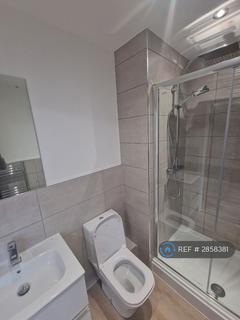 Studio to rent, Alexander House, Manchester, M16